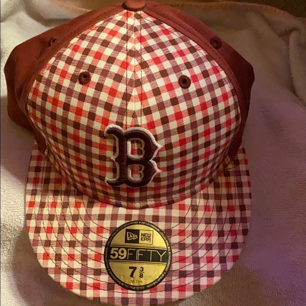 Boston FITTED CAP 7 3/8’s! ⚾️ Plaid Design